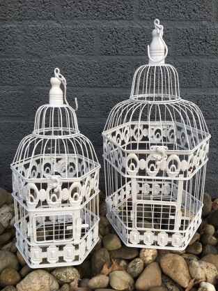 Set mooie 6 kantige wit metalen vogelkooitjes, heel fraai in ontwerp!!